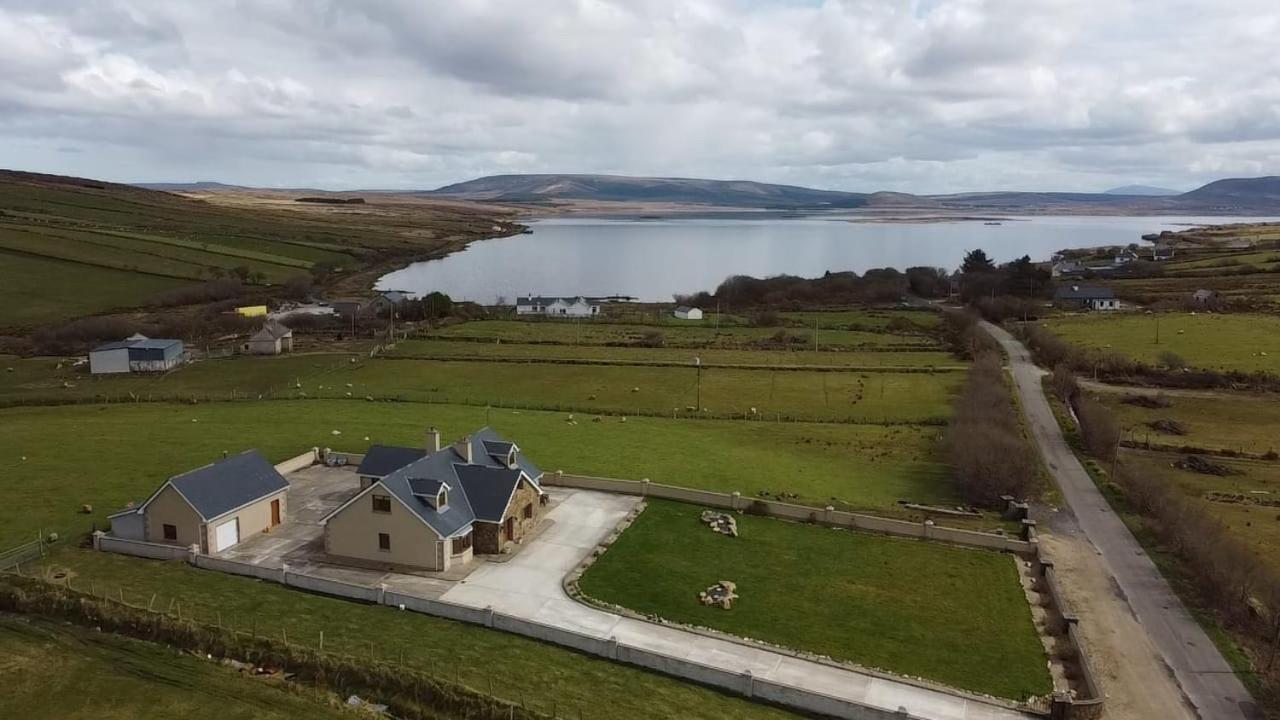 Beautiful Home On Lake Carrowmore Belmullet Exterior photo